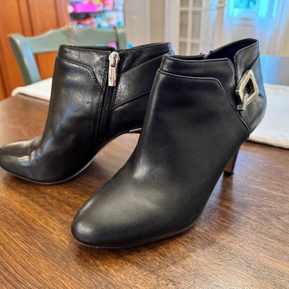 Vince Camuto Vernaya Shooties Black Heeled Boots Size 7M - Picture 1 of 9